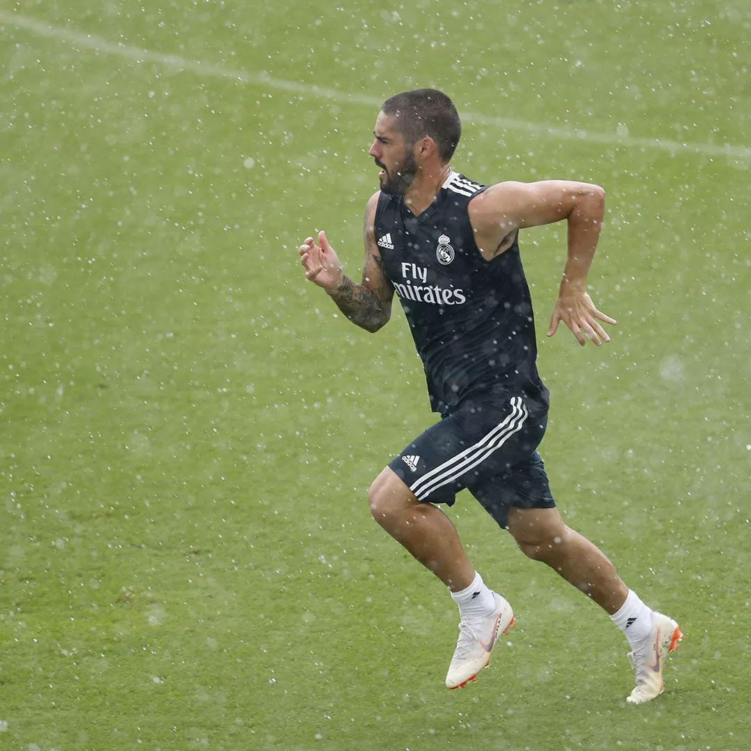 包含今夜欧联焦点战，斯图加特手感冰凉，话题不断，赛季目标并未改变的词条