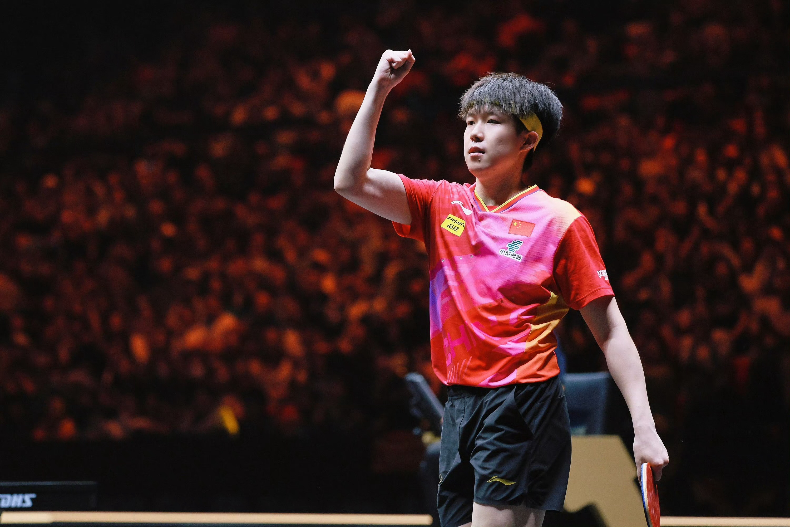 赛后荷甲焦点战，巴塞罗那再遭质疑，话题不断，资深球员宣示担当的简单介绍